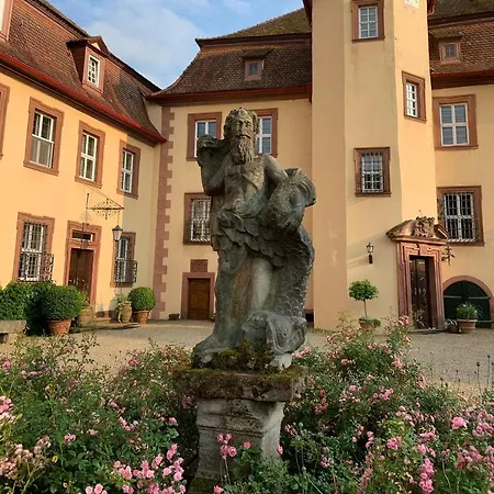 Private In Historic Castle From 1608 With Tenniscourt アパート Zeitlofs