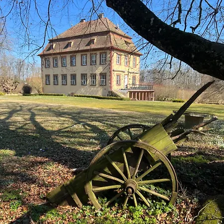 Private In Historic Castle From 1608 With Tenniscourt