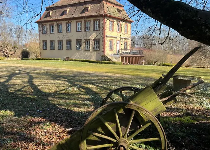 Private In Historic Castle From 1608 With Tenniscourt