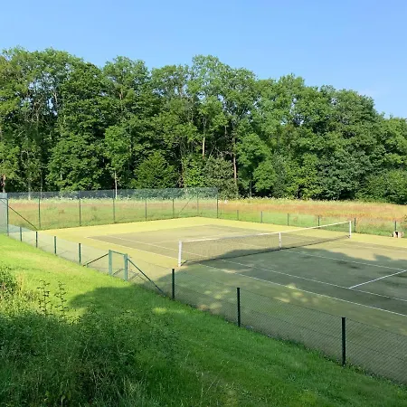 Private In Historic Castle From 1608 With Tenniscourt Apartament *