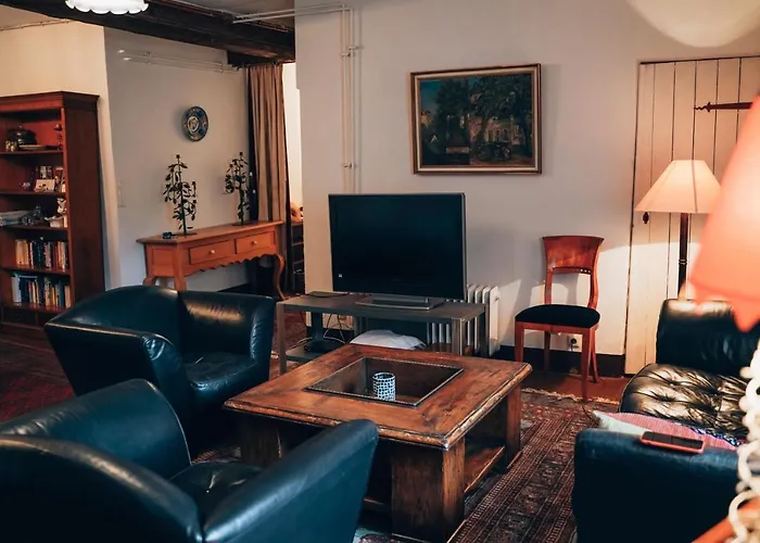 Private In Historic Castle From 1608 With Tenniscourt *