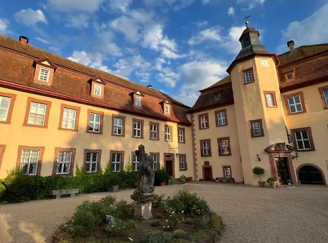 Private In Historic Castle From 1608 With Tenniscourt * Zeitlofs